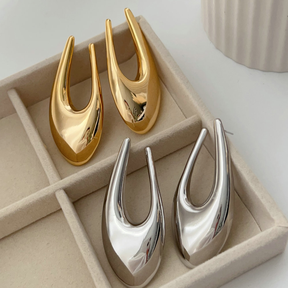 Metal chunky earrings
