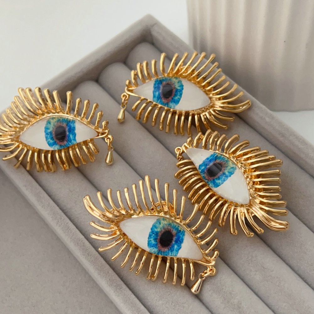 Eye earrings