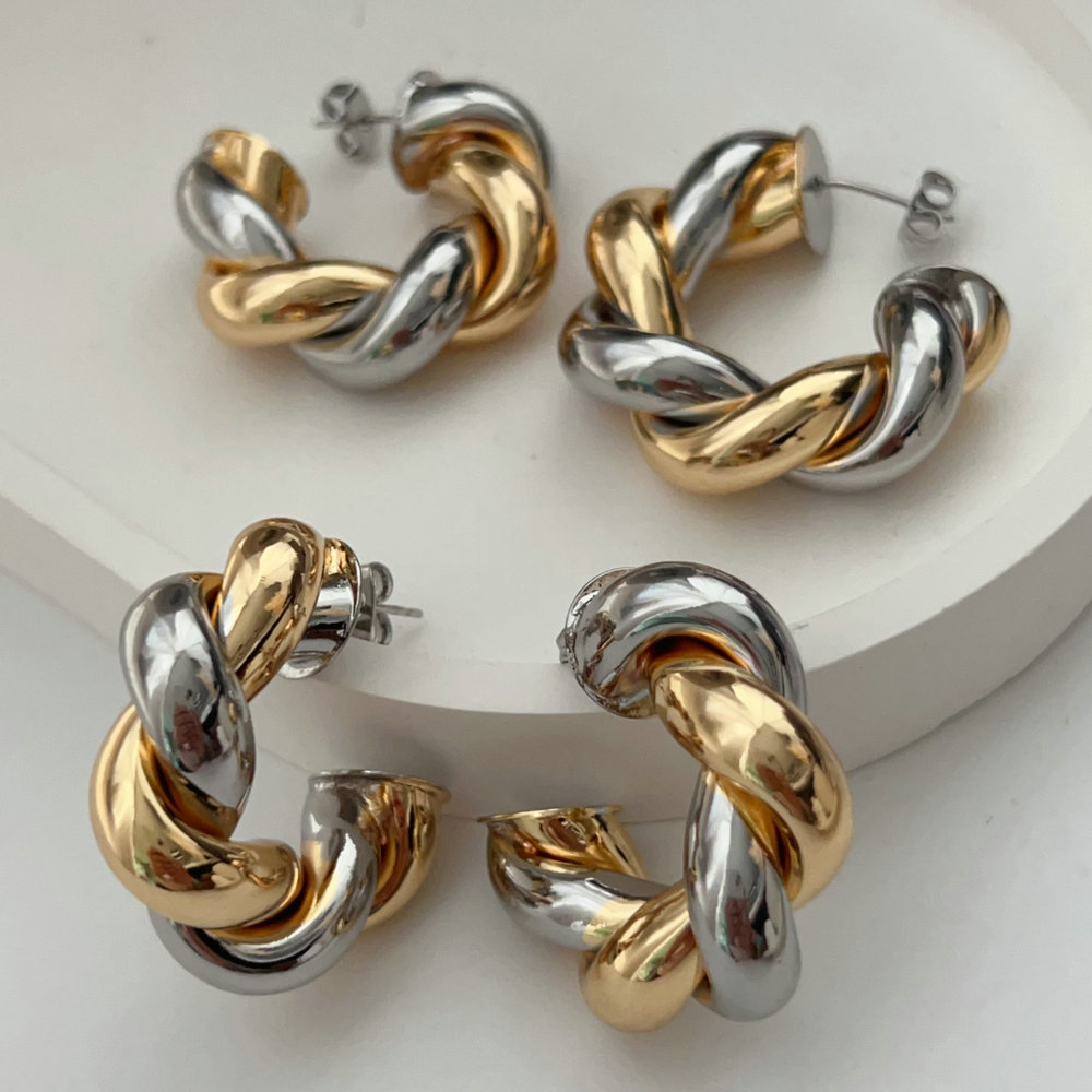 Two-tone chunky twist hoop