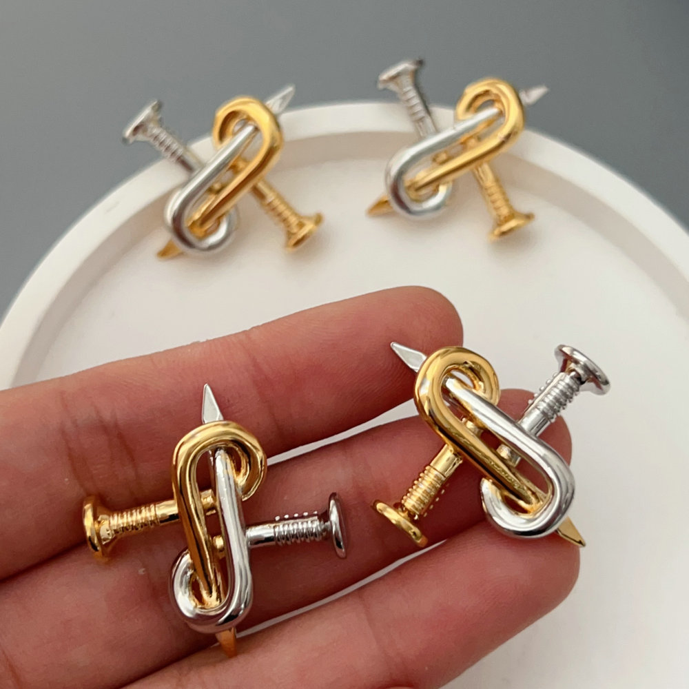 Fashion metal nail earrings