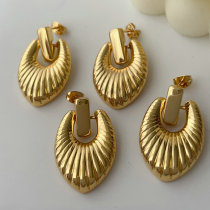 Metal fashin earrings