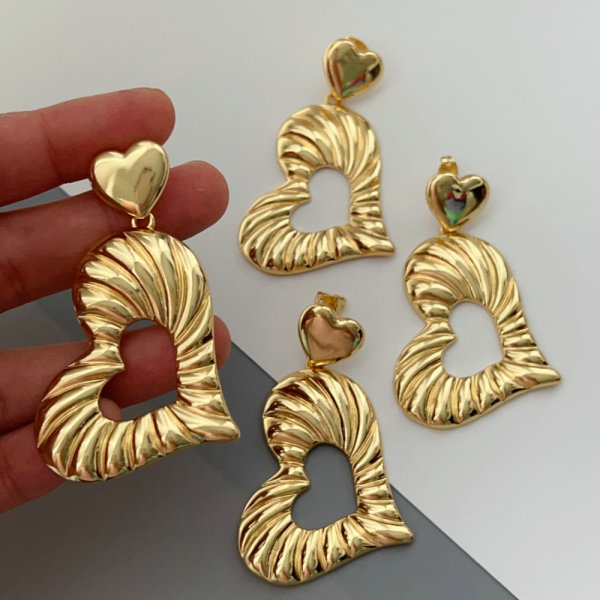 Chunky heart earrings