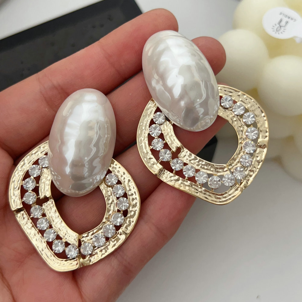 Pearl drop earrings