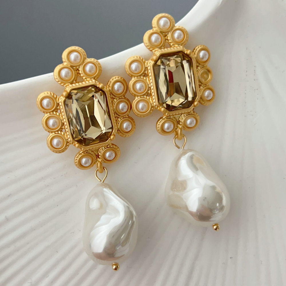 Glass pearl earrings