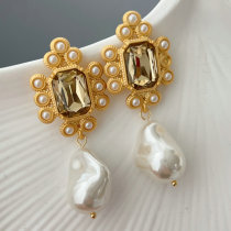 Glass pearl earrings