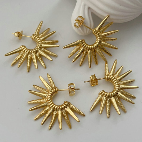 Metal sun shape earrings