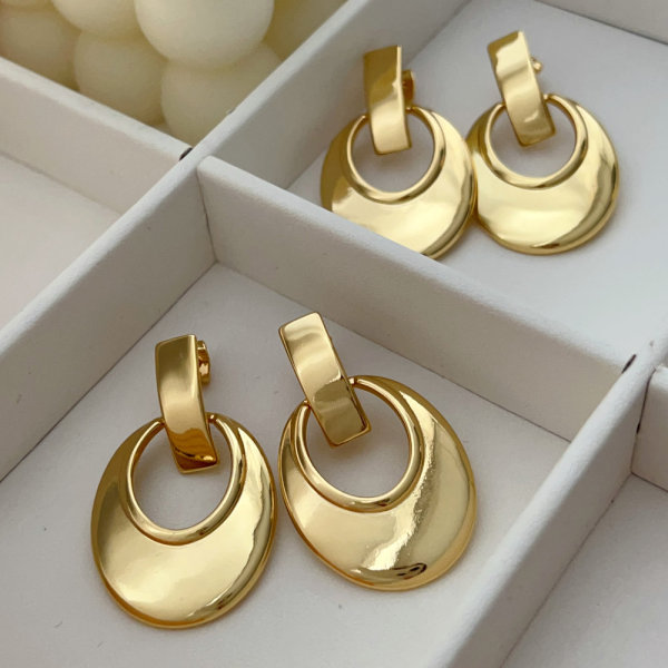 Metal oval shape earrings