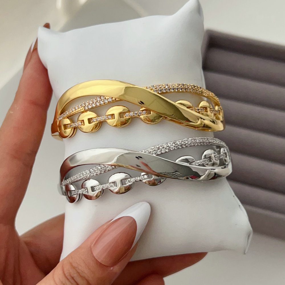 Pave pig nose bangle