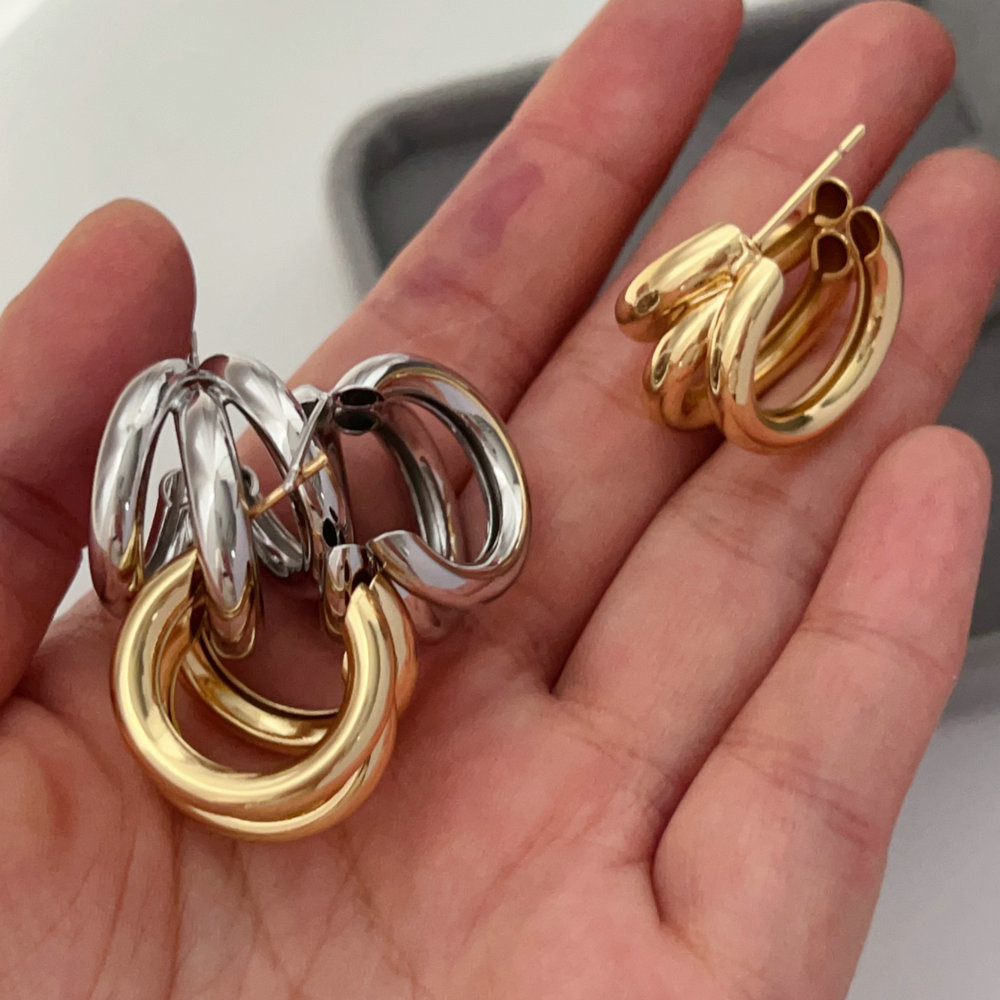 Metal fan earrings