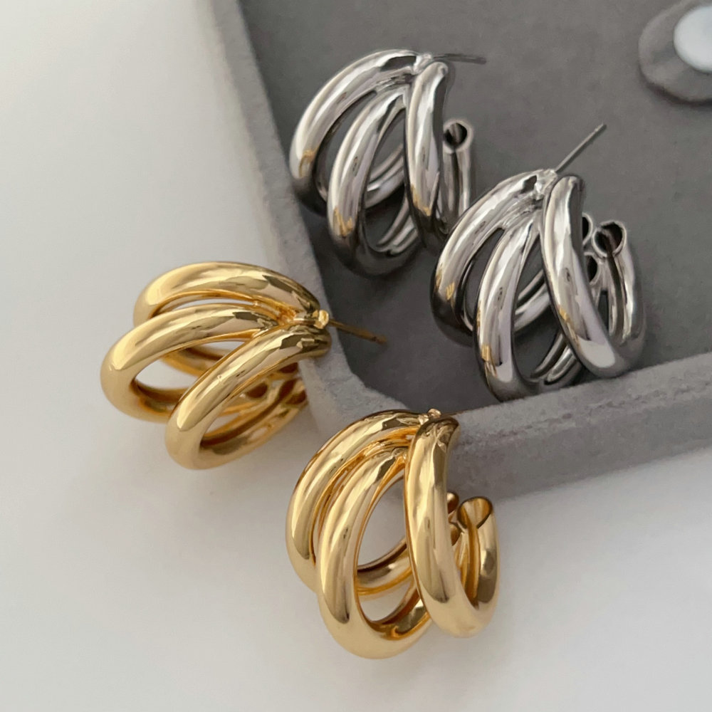 Metal fan earrings