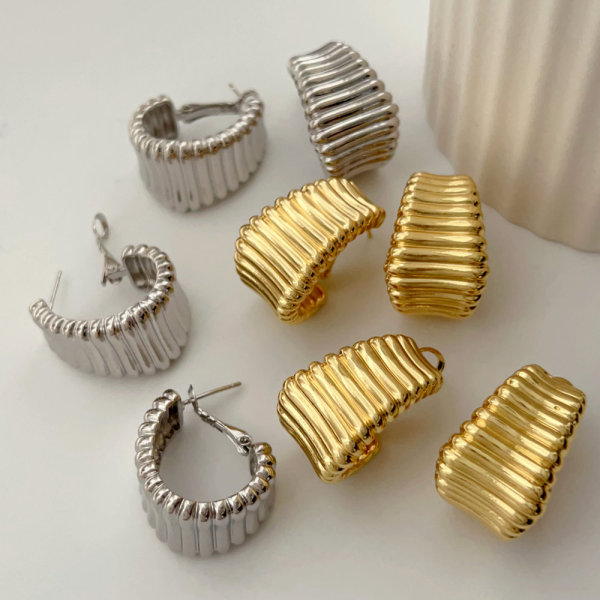 Metal chunky earrings