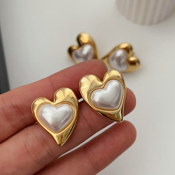 Pearl heart earrings