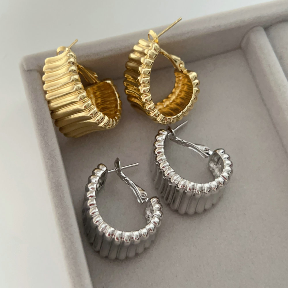 Metal chunky earrings