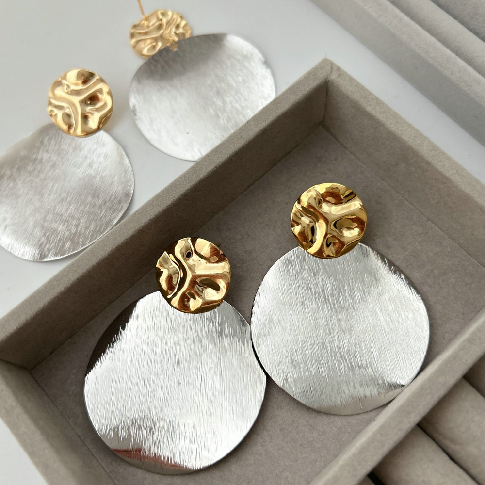 Round shape earrings