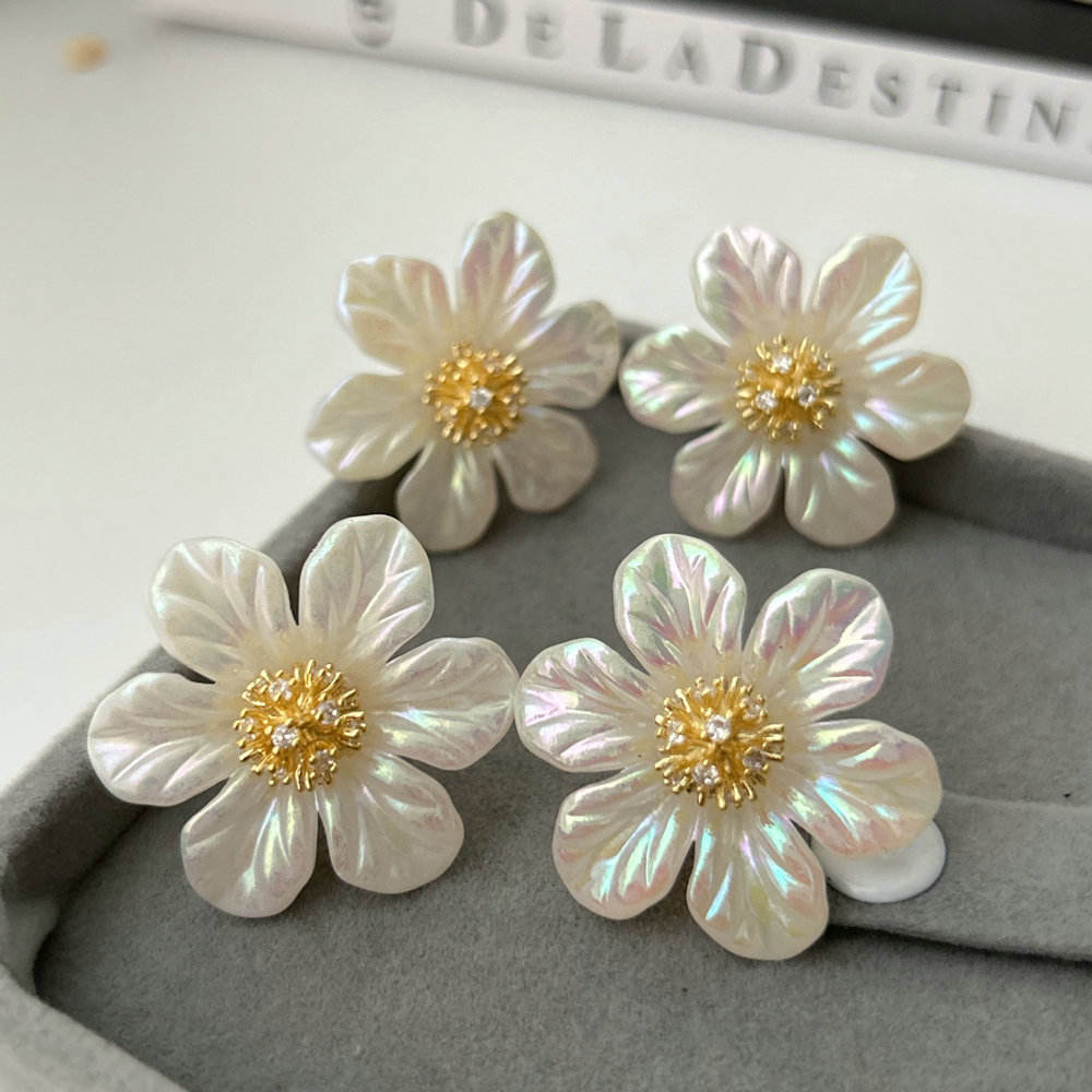 Glass shell flower earrings