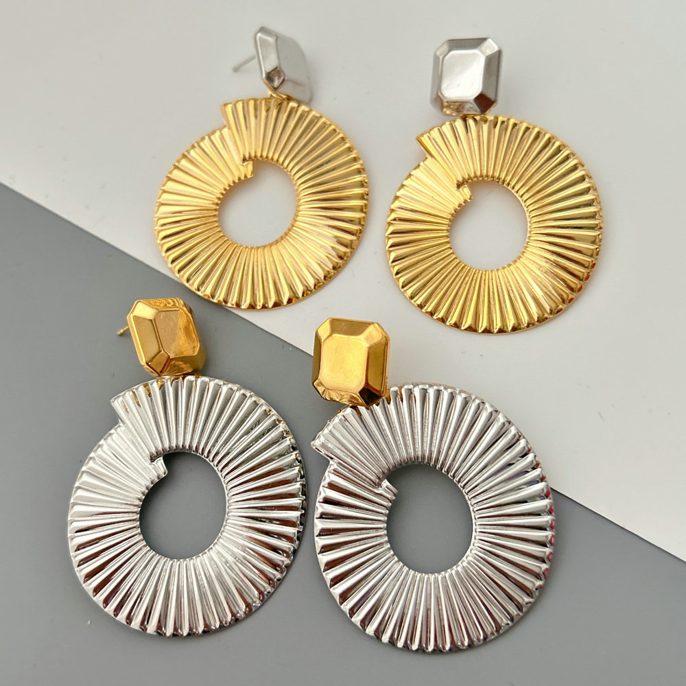 Chunky metal round charm earrings
