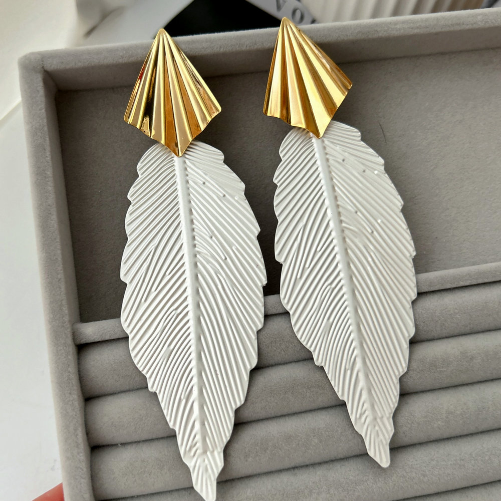 Chumky leaf earrings
