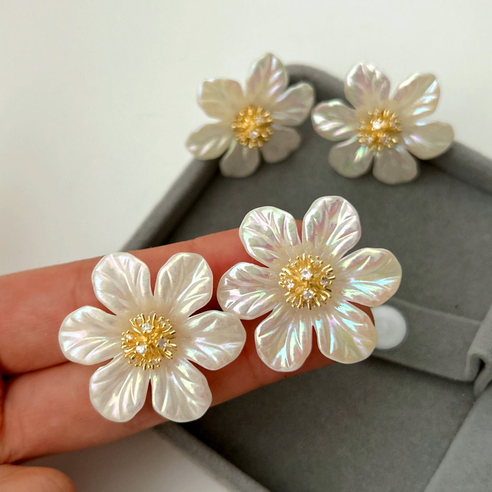 Glass shell flower earrings