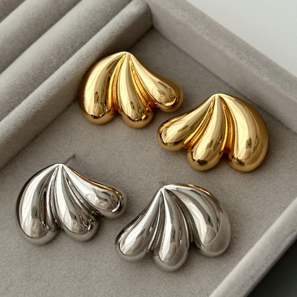 Metal fan earrings
