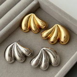 Metal fan earrings