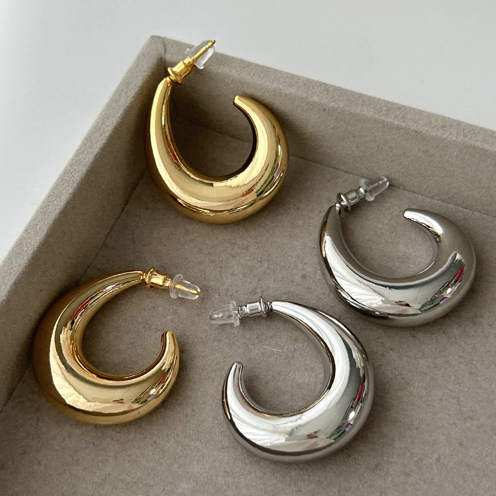 Metal moon hoop