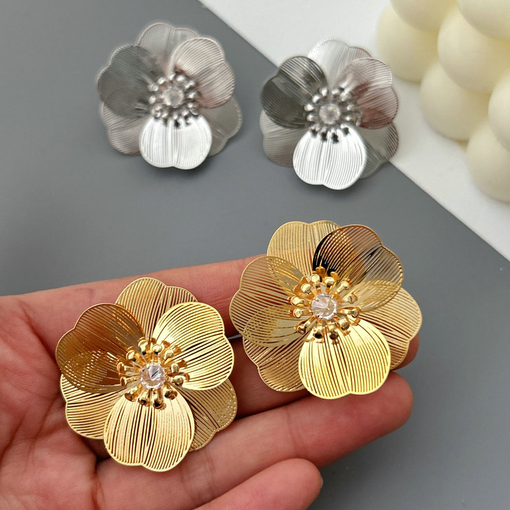 Metal flower earrings