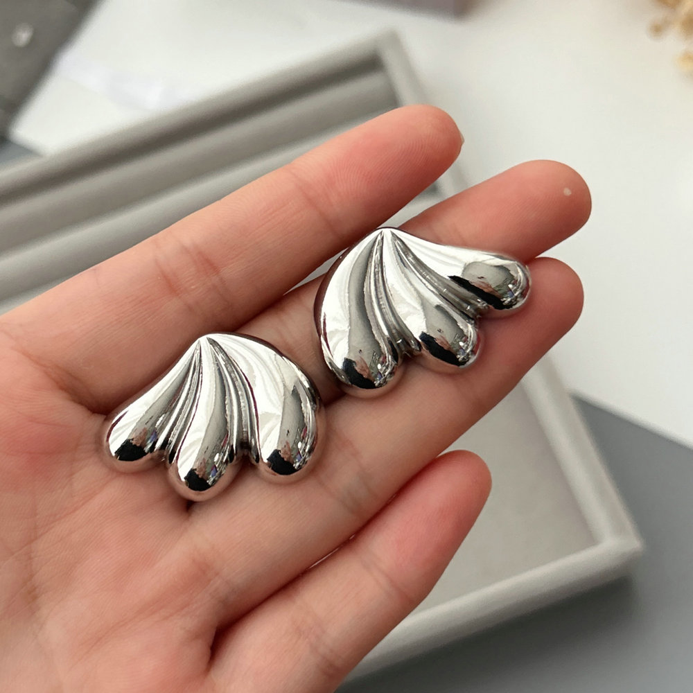 Metal fan earrings