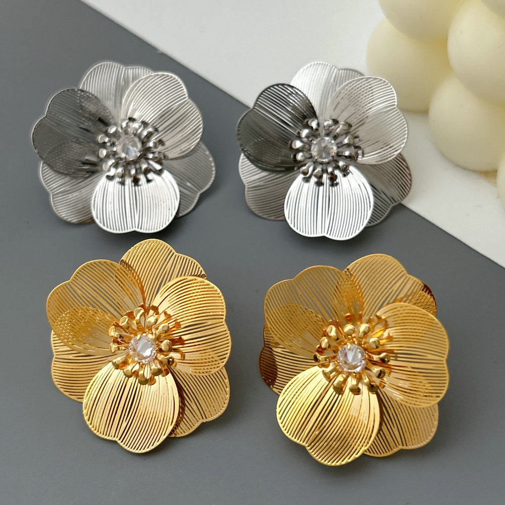 Metal flower earrings
