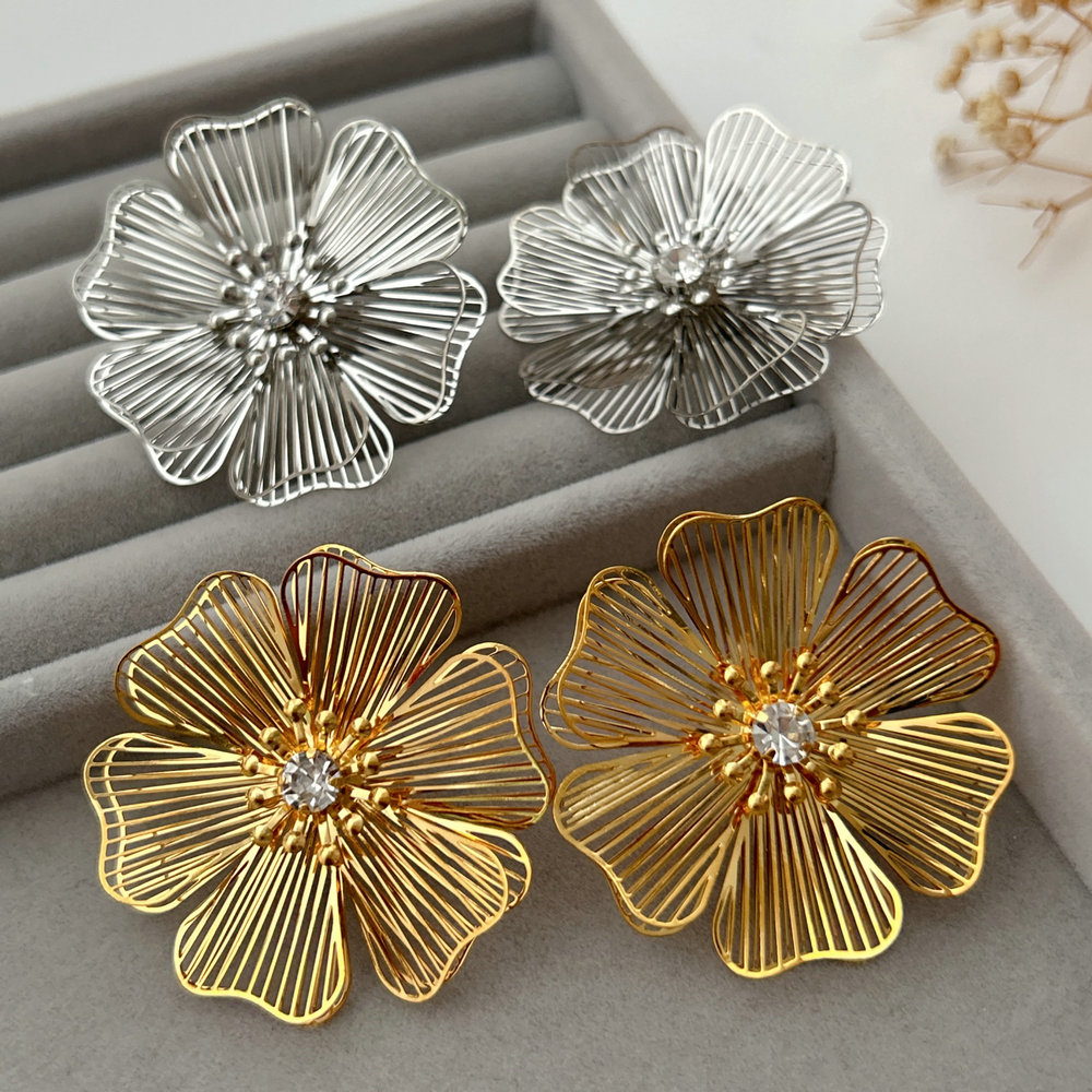 Metal flower earrings