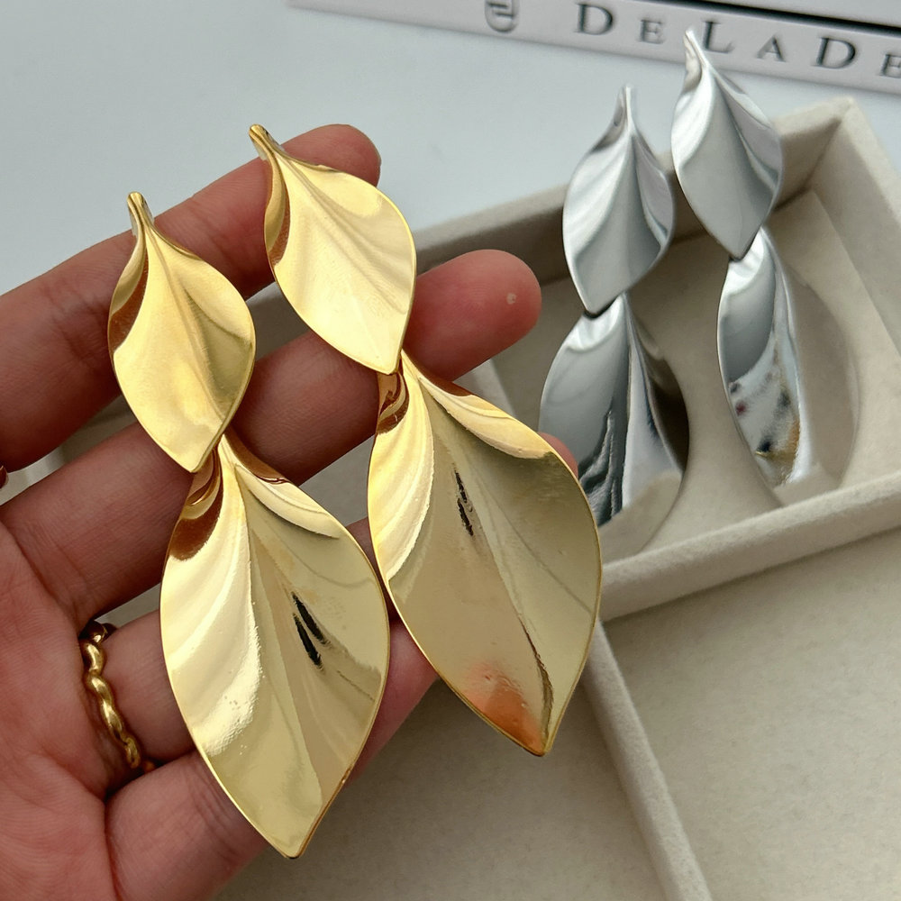 Chunky leaf earrings
