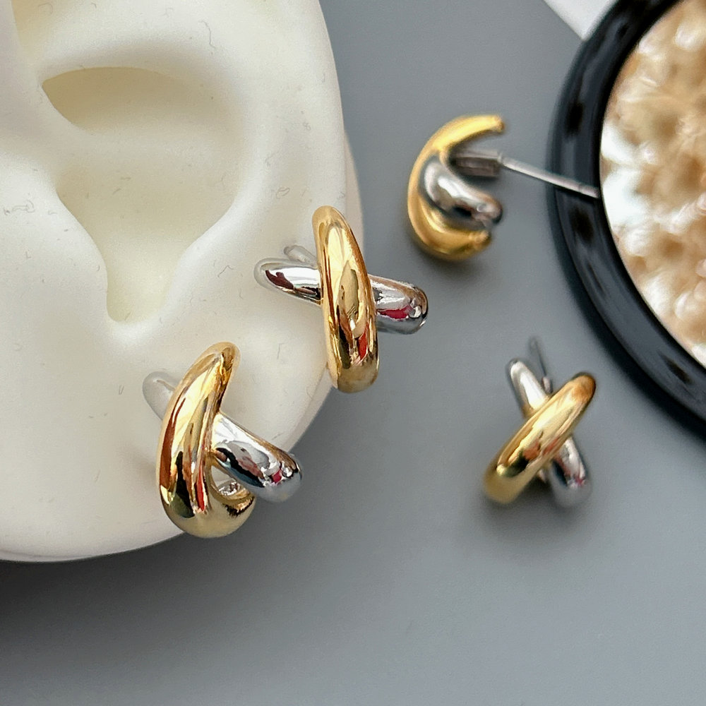 Metal cross bicolor earrings