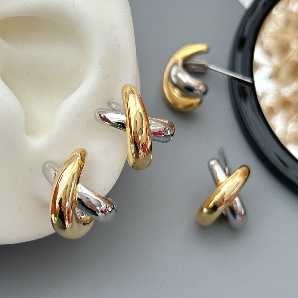 Metal cross bicolor earrings