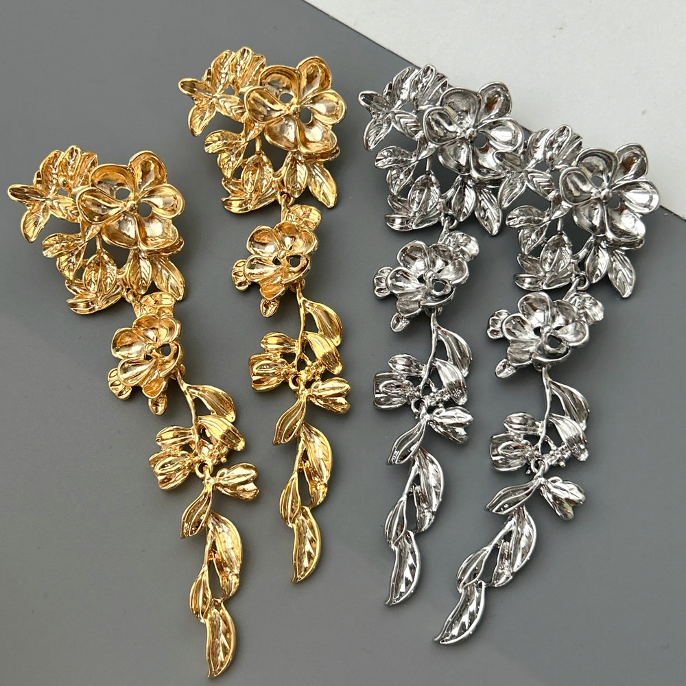 Chunky flower long earrings