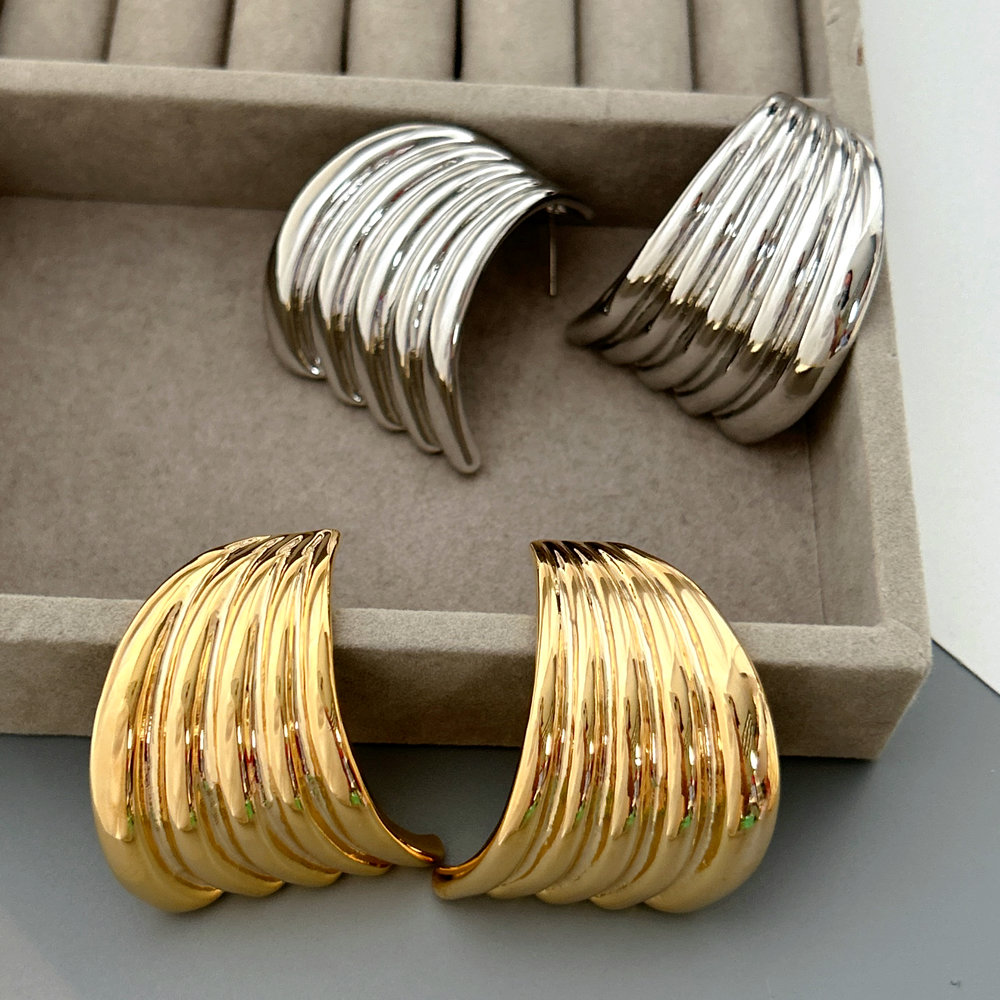 Chunky metal fan earrings