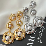 Metal flower pearl earrings