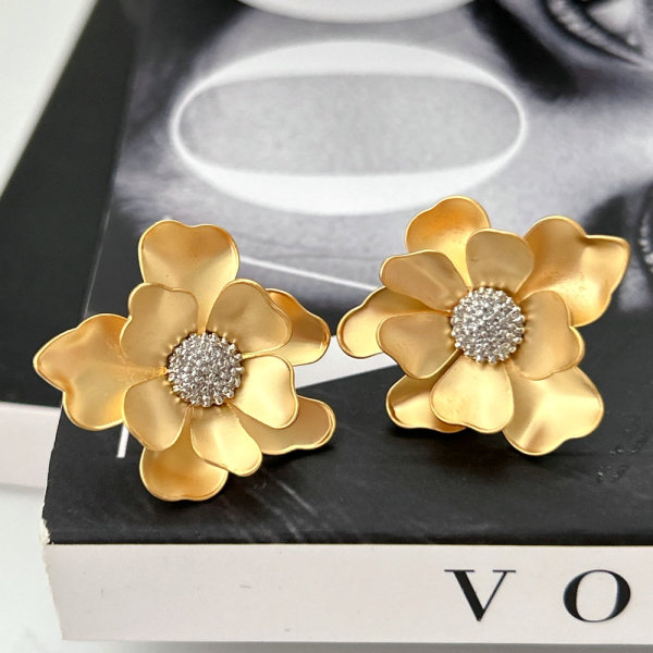 Metal flower earrings