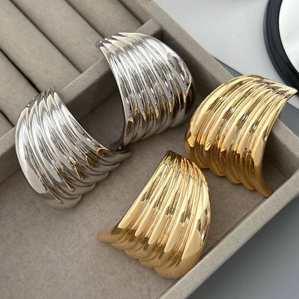 Chunky metal fan earrings