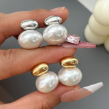 Oval pearl earrings