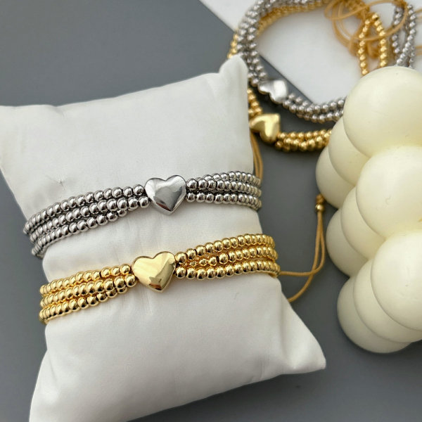 Gold ball heart bracelet