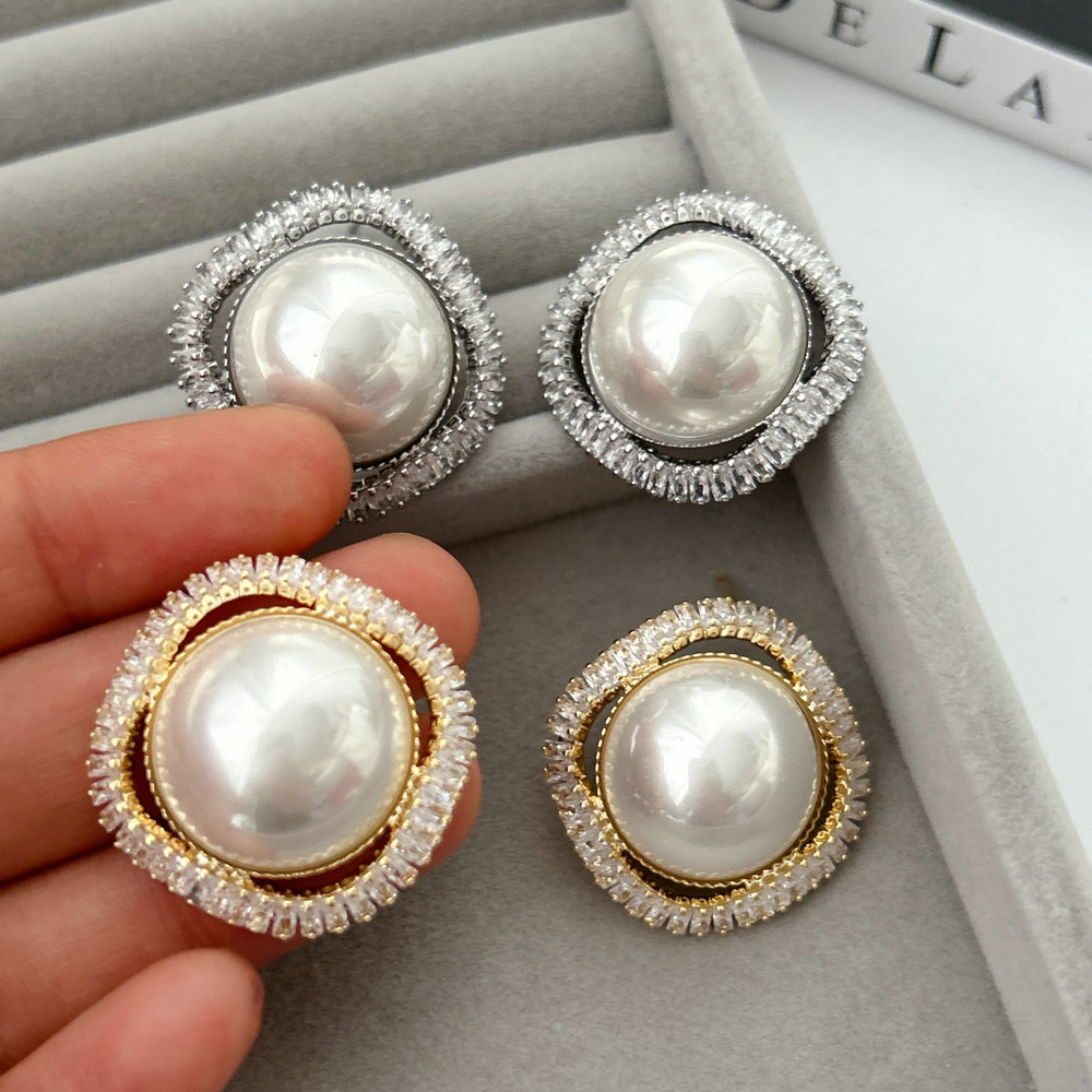 Flower pearl earrings