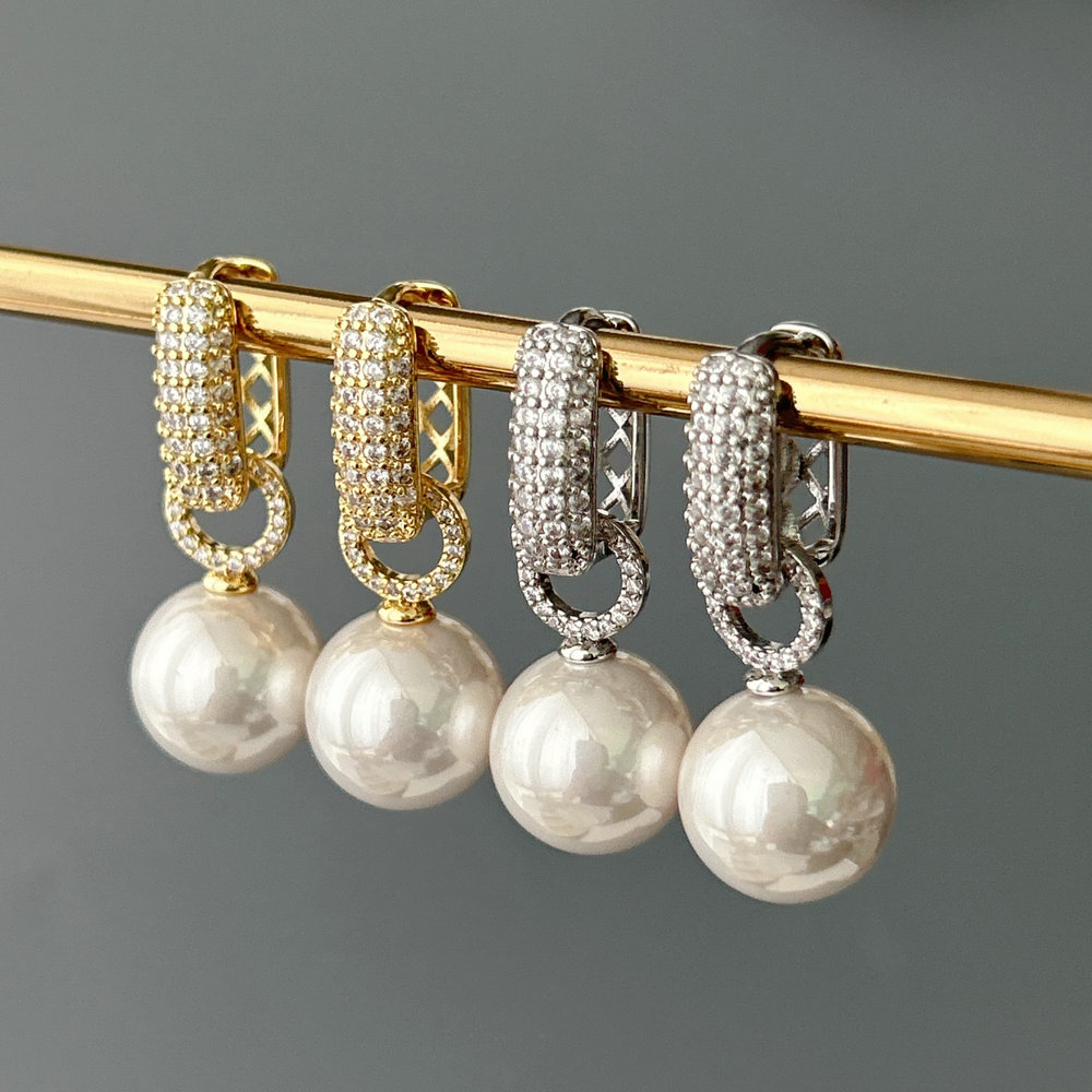 Pearl drop earrings
