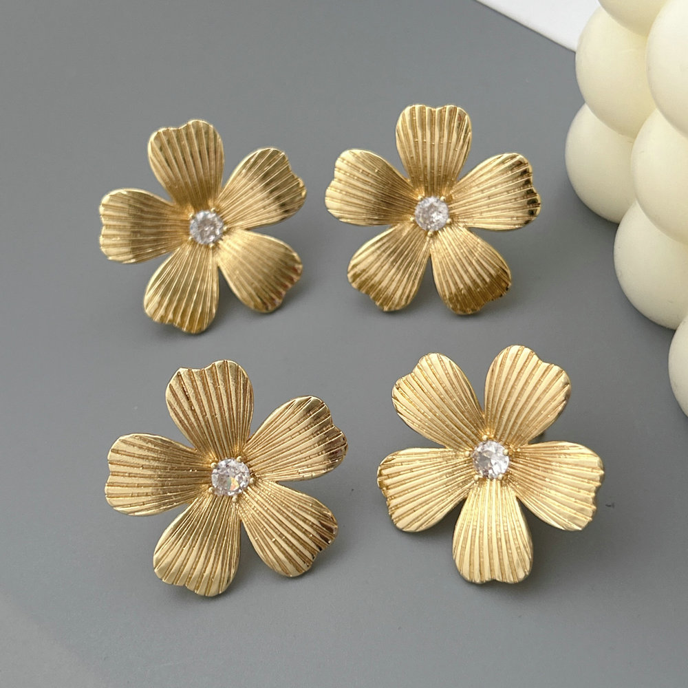 Simple flower earrings
