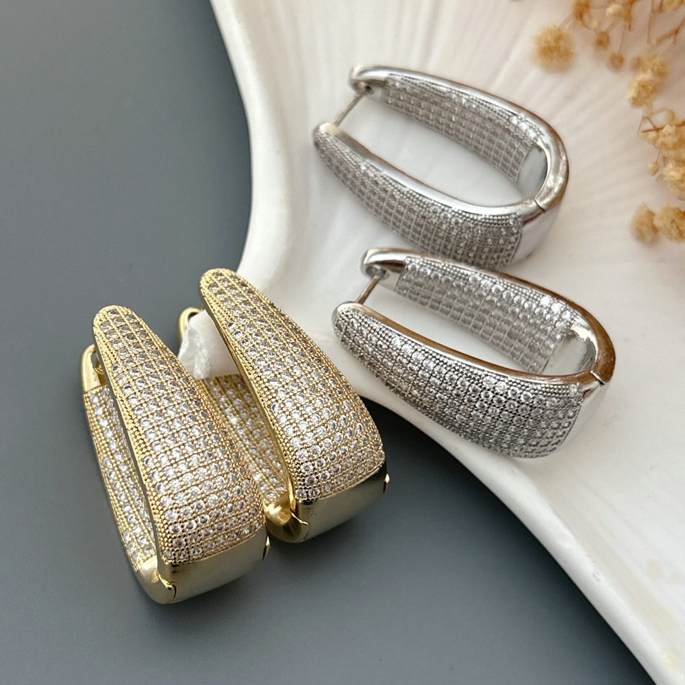 Pave chunky zircon u hoop