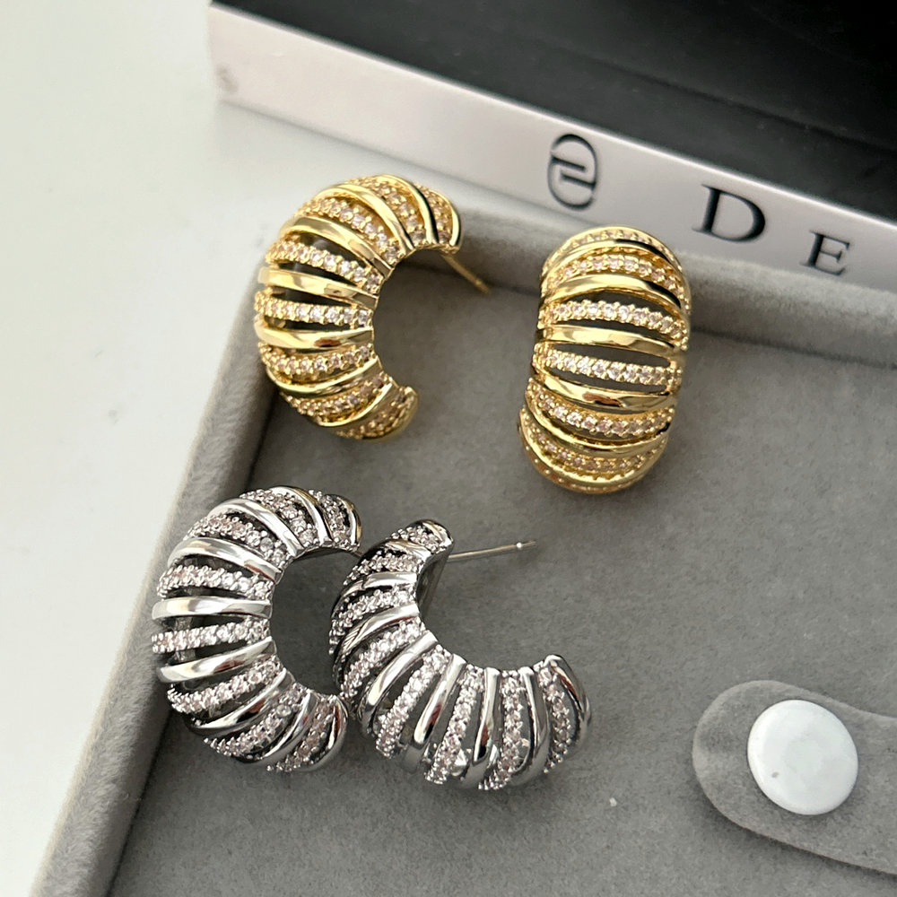 Chunky half moon hoop