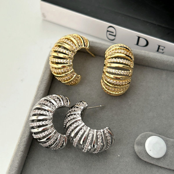 Chunky half moon hoop