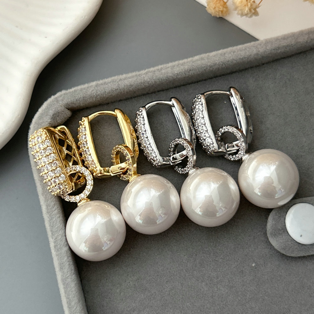 Pearl drop earrings