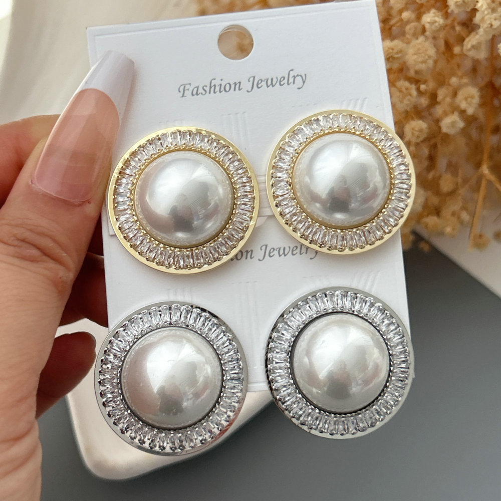 Round pearl earrings