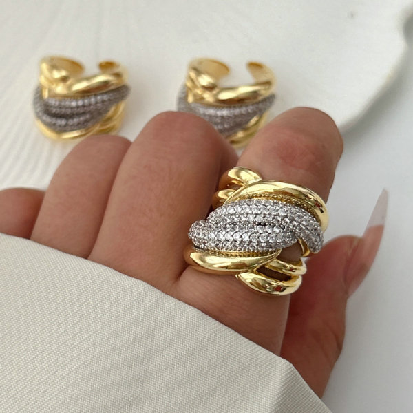 Bicolor pave twist ring
