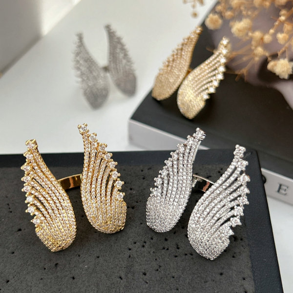 Pave chunky wing ring