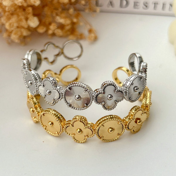 Metal clover cuff